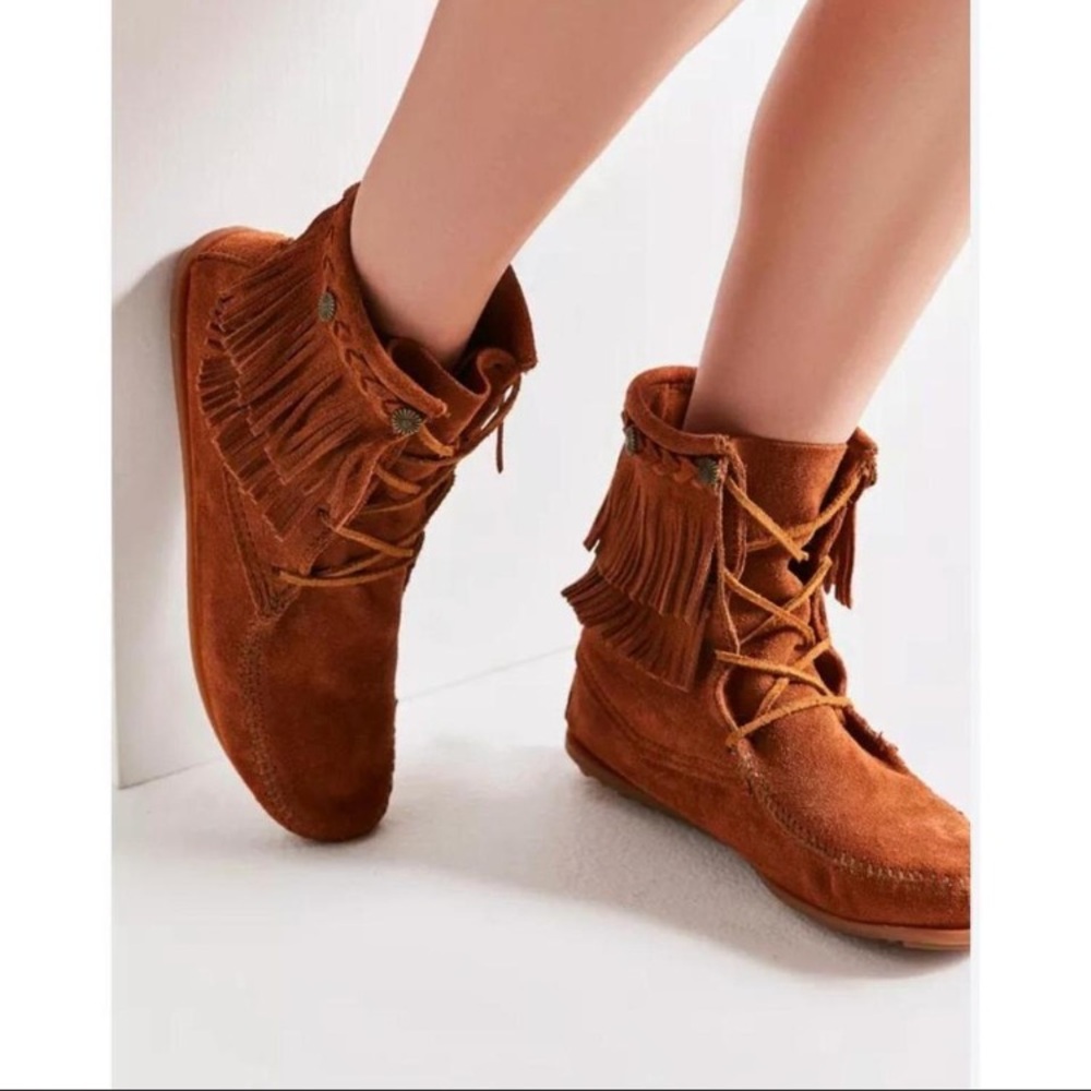 Minnetonka Cognac Suede Fringe Lace-Up Moccasins